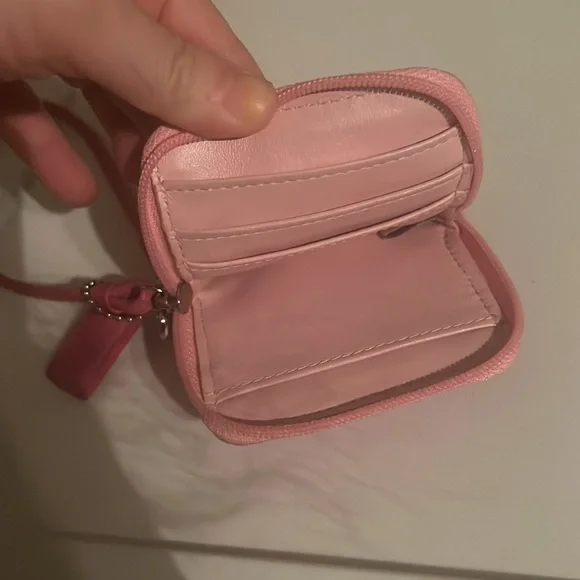 🎉LIKE NEW🎉 Pink Coach Wristlet Wallet - Picture 5 of 5